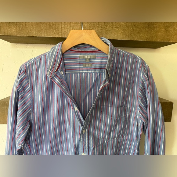Uniqlo|Casual button down striped top,100% cotton•Business casual closet staple - Picture 2 of 9